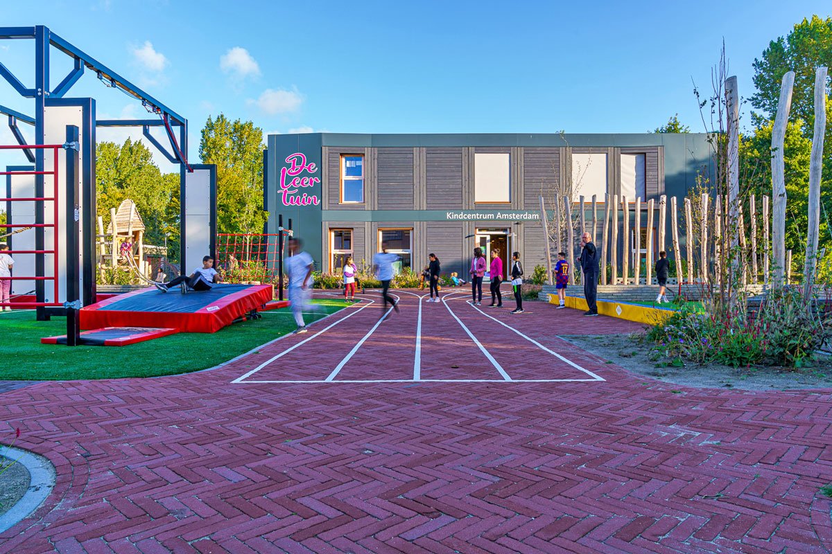 Nijha buiten gymzaal 05